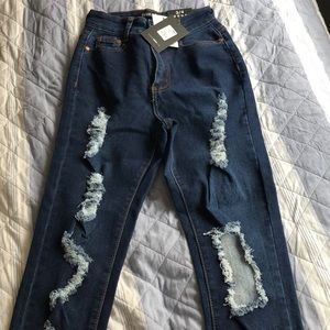 Never worn. High waisted Fashion Nova skinny jeans